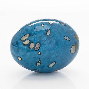 Oiva Toikka, a glass egg, 'Lagoon Kiwi', signed Oiva Toikka Nuutajärvi Notsjö 36/50.