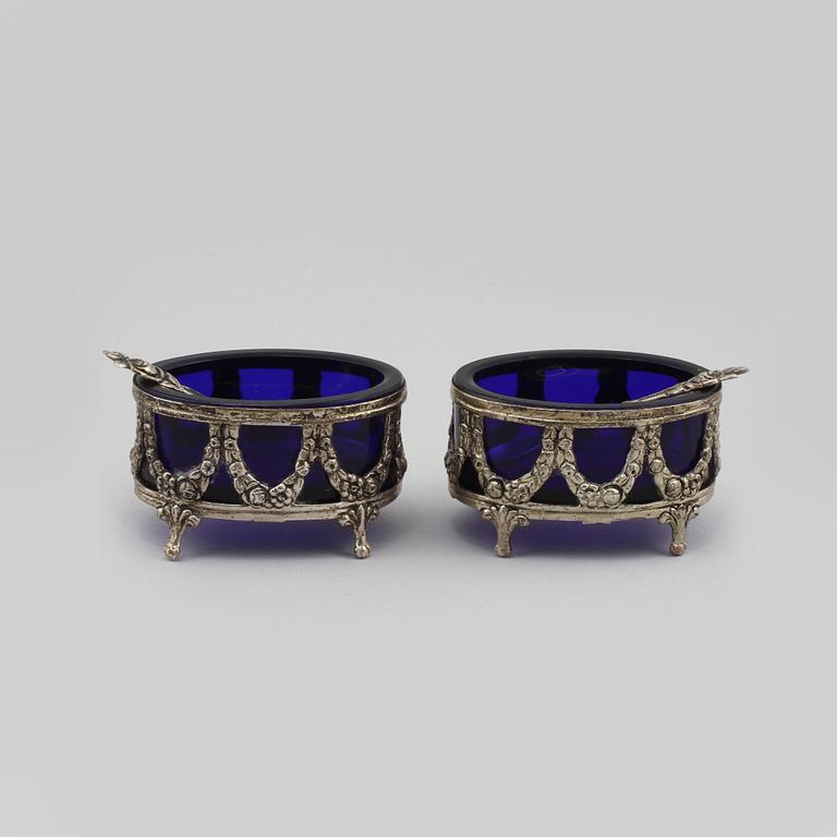 SALTKAR, ett par, glas och silver, svenska importstämplar, 1900-tal.