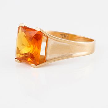 RING, 18K guld med fasettslipad citrin. Vikt 5,0 gram.