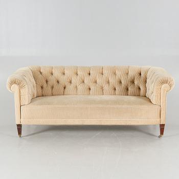 SOFFA, chesterfieldmodell, enligt uppgift tillverkad av AB Aug. Hylén, Kristianstad, tidigt 1900-tal.
