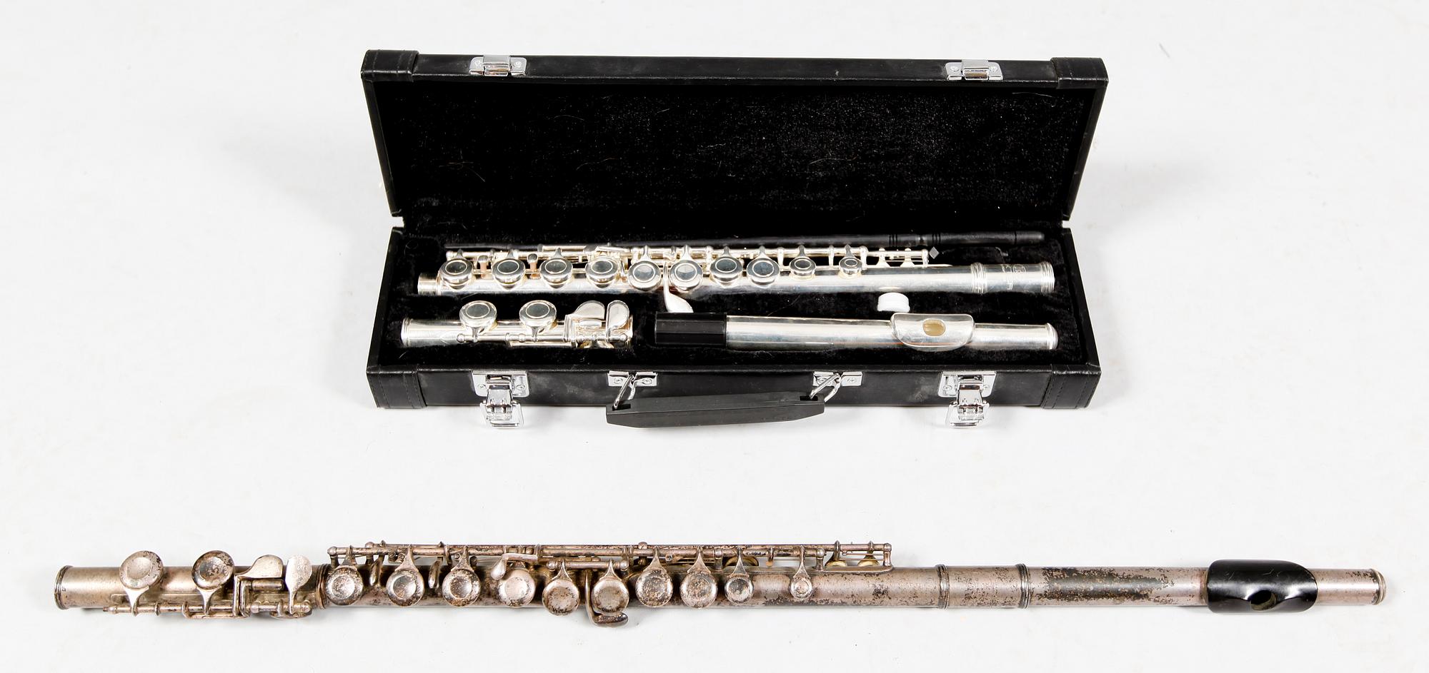 TVÄRFLÖJTER, 2 st, försilvrad metall.