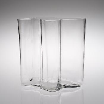 ALVAR AALTO, A VASE. Iittala, second half of the 20th century.