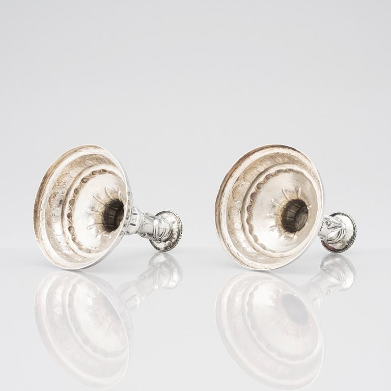 Sigismund Novisadi d.y, ljusstakar, silver, ett par, Karlskrona 1780. Gustavianska.