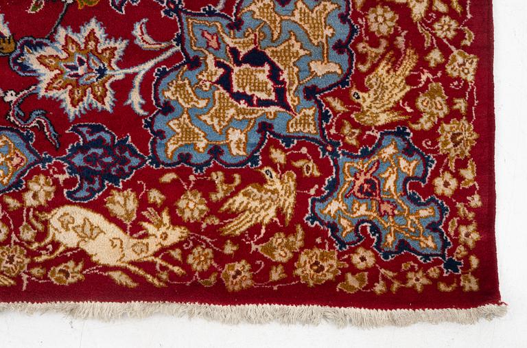 A Najafabad carpet, ca 391 x 311 cm.