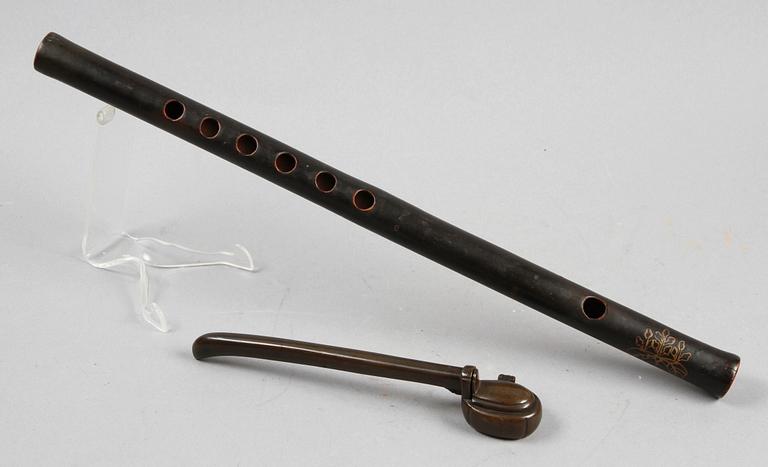 FLÖJT SAMT OPIUMPIPA, ostasien, 1900-tal.