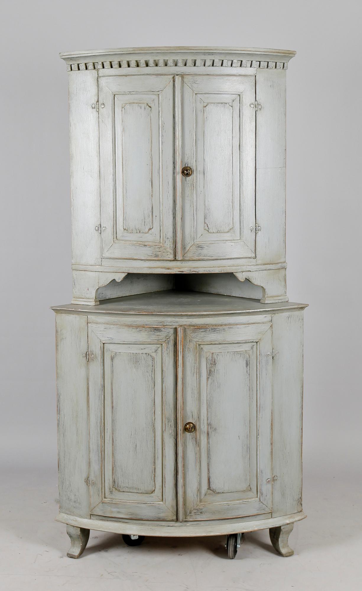 HÖRNSKÅP, gustavianskt, 1700-/1800-tal.