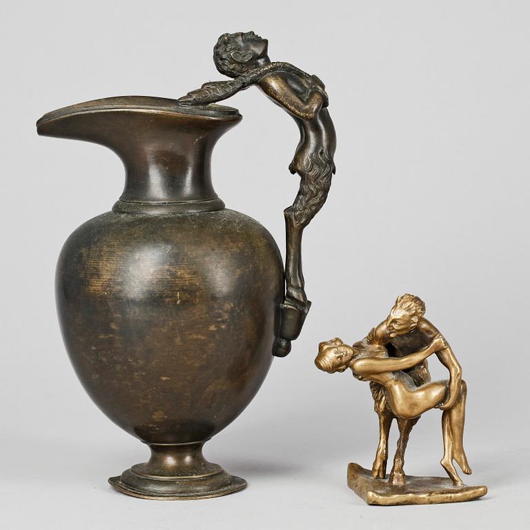 FIGURIN samt KANNA, brons, 1900-tal.