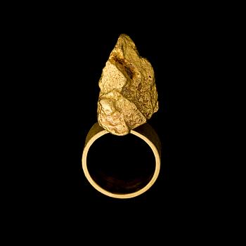 BJÖRN WECKSTRÖM, ring, pärla, Lapplänskt guld (875). Helsingfors 1963.