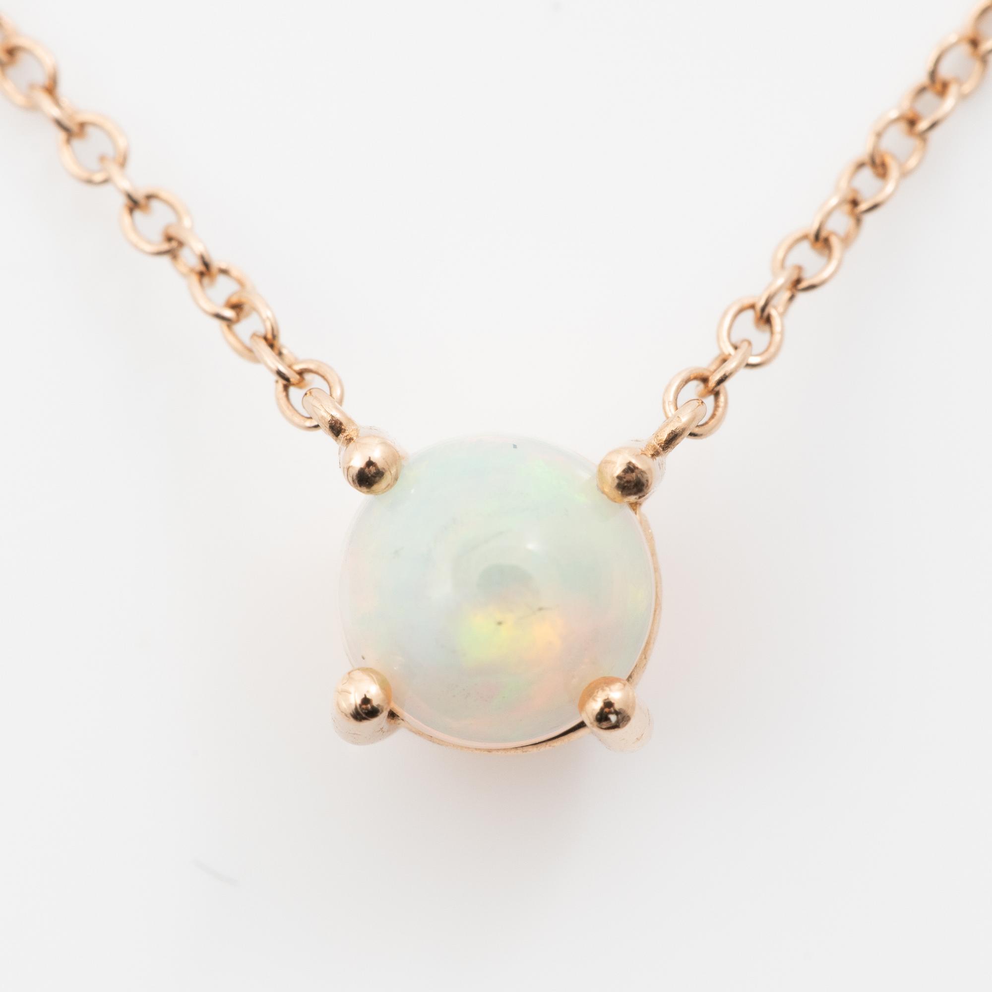 18K gold necklace with opal.
