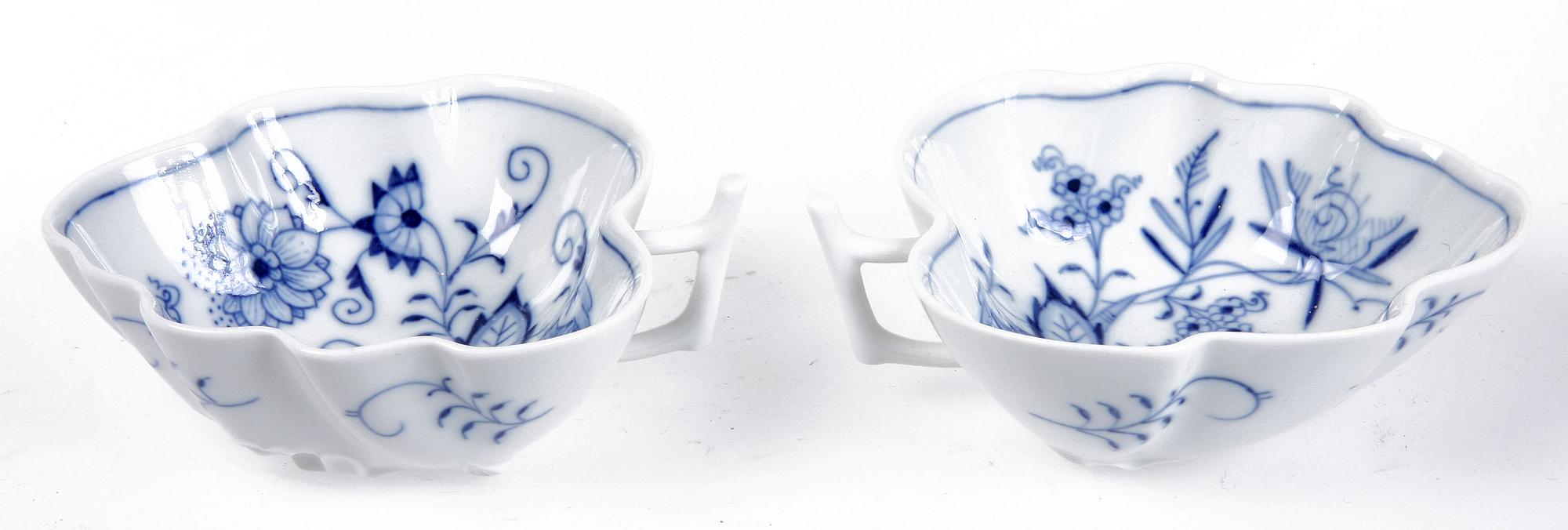 MATSERVIS, 87 delar, porslin, Meissen, lökmönstrad.