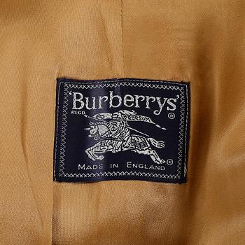 BURBERRY, trenchcoat.