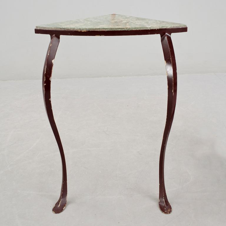 HÖRNKONSOLBORD, smide och sten, 1900-talets första hälft.