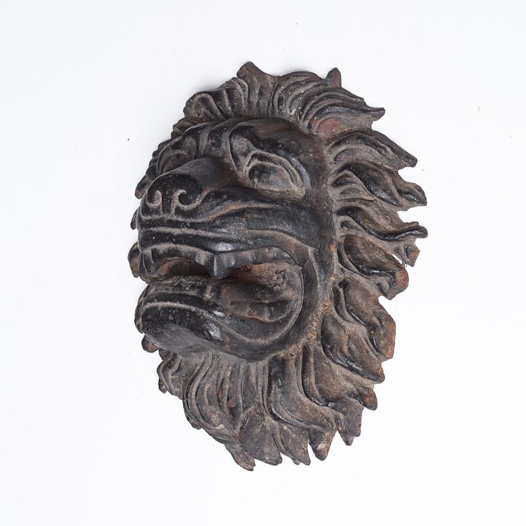 Anna Petrus, a cast iron mascaron in the shape of a lion's head.