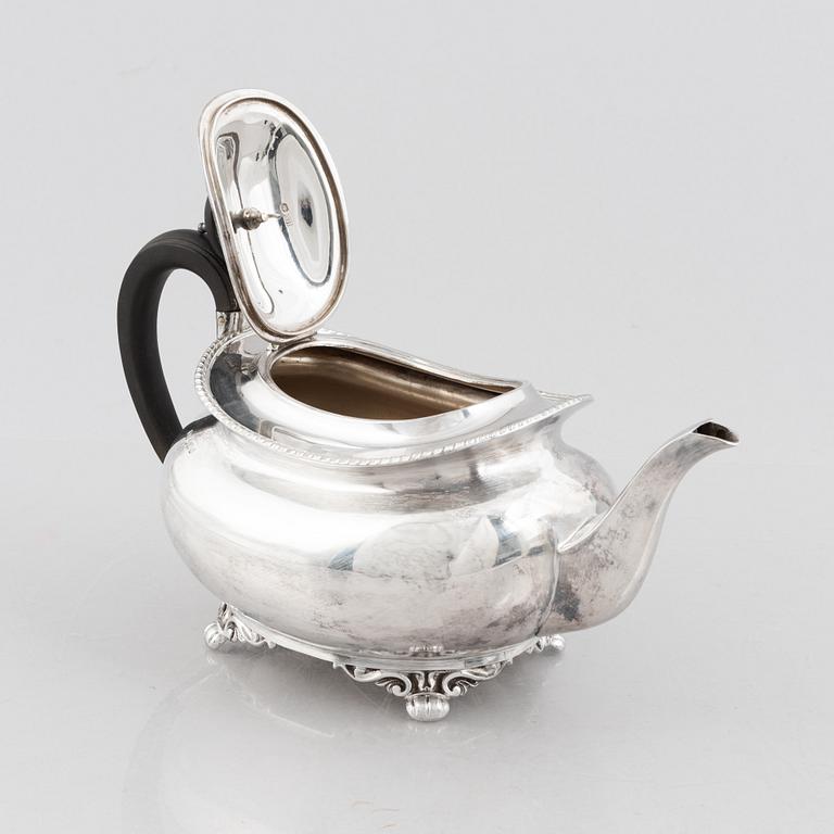 An English silver teapot, mark of Atkin Brothers, Sheffield 1895.