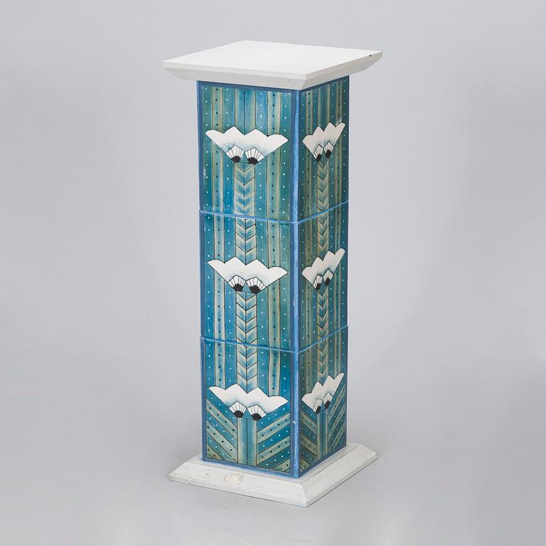 Heljä Liukko-Sundström / Rozalia Jarovic, piedestal, signerad och numrerad Arabia Pro Arte 3/90.