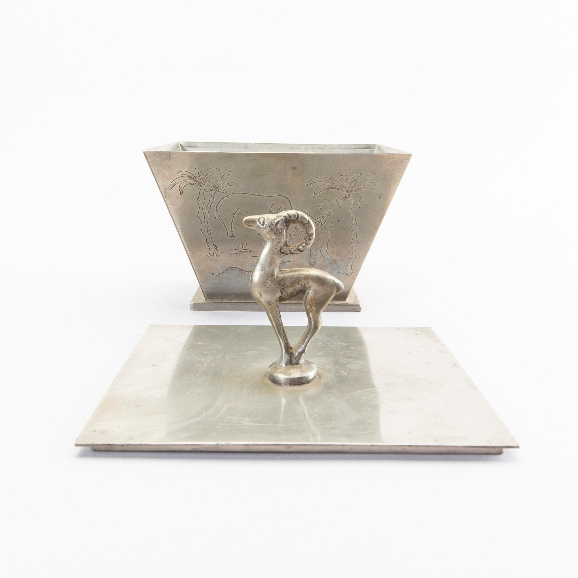 A Harald Nilsson 1930 pewter box with lid.