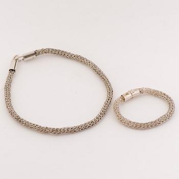 A NECKLACE and BRACELET, silver. Aurum, Porvoo 1989.