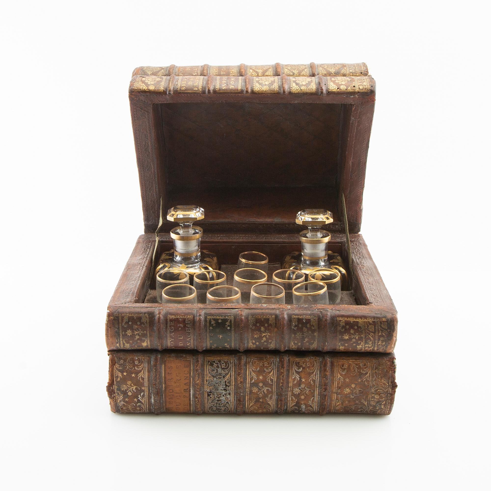 Casket with glass, probably France around 1900.