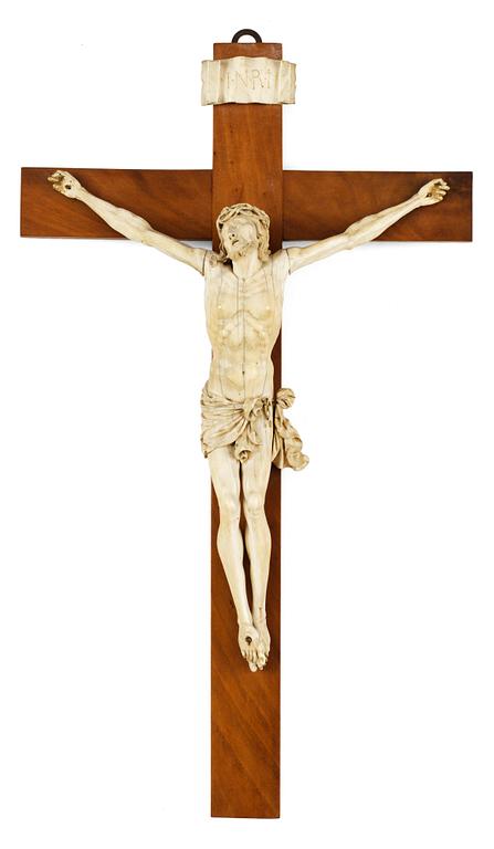 An 18th/19th century ivory crucifix.