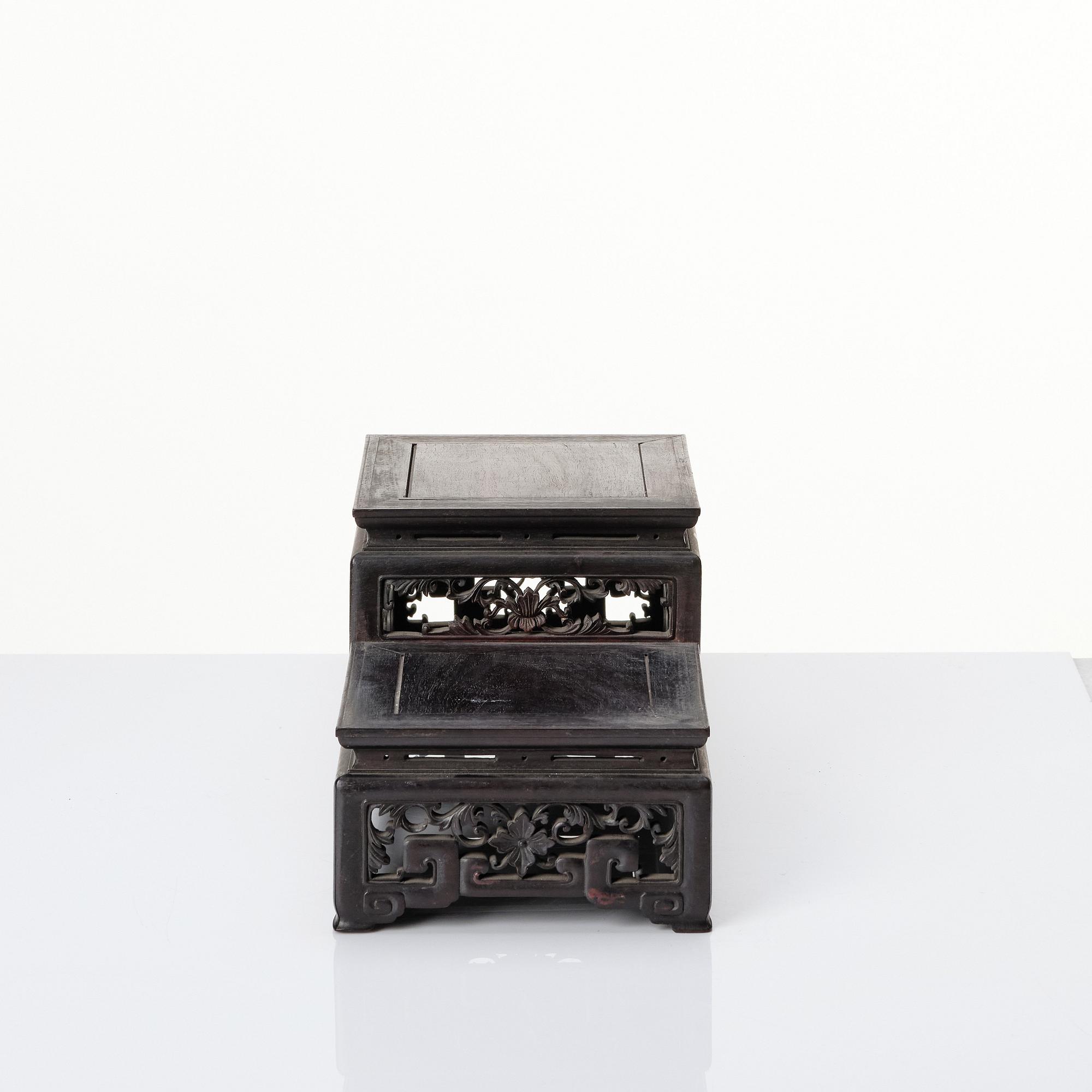 Ställ, hardwood. Qingdynastin, 1800-tal.
