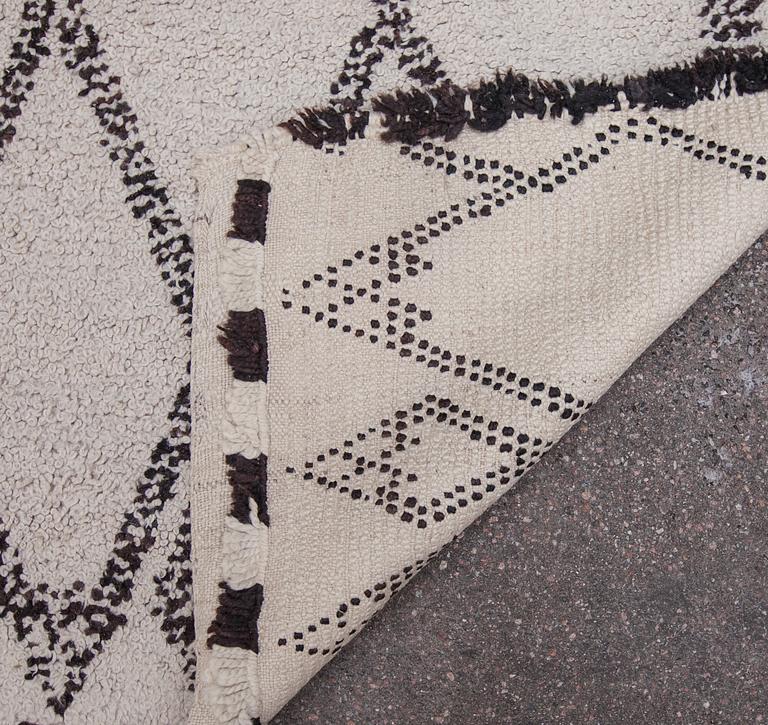 MATTA, nomadmatta, Artek, 1900-talets senare hälft. Ca 375 x 195 cm.