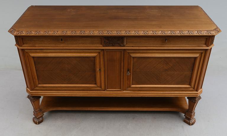 SIDEBOARD, Carl Johanssons Möbleringsaffär, Stockholm, 1900-talets första hälft.