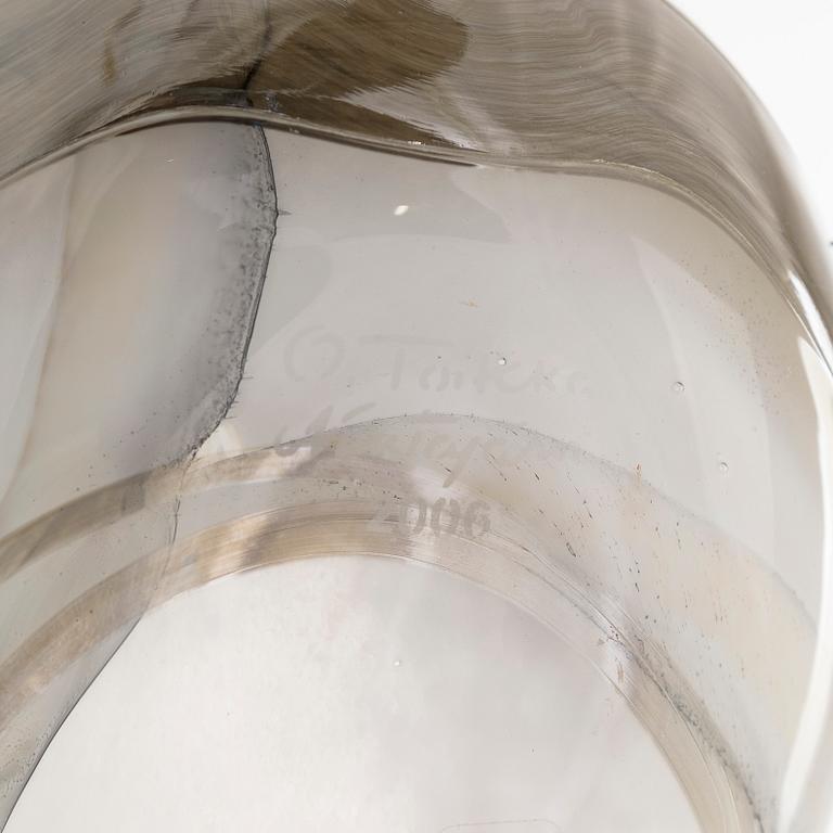 Oiva Toikka, a "Steller's Eider" glass bird and egg, signed O. Toikka Nuutajärvi 2006, the egg numbered 668/750.