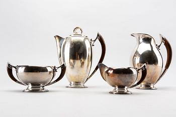 KAFFESERVIS, 4 delar,  Nordisk Silverkonst, Helsingborg, sterlingsilver,  1947-48. Total vikt 1400 gram.