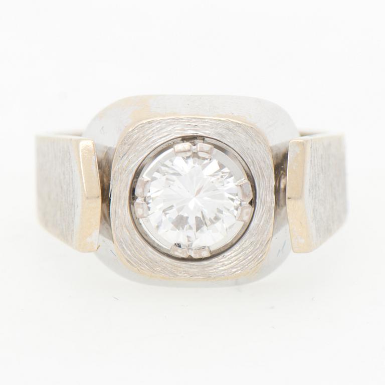 A RING, brilliant cut diamond, 18K white gold, 1978.