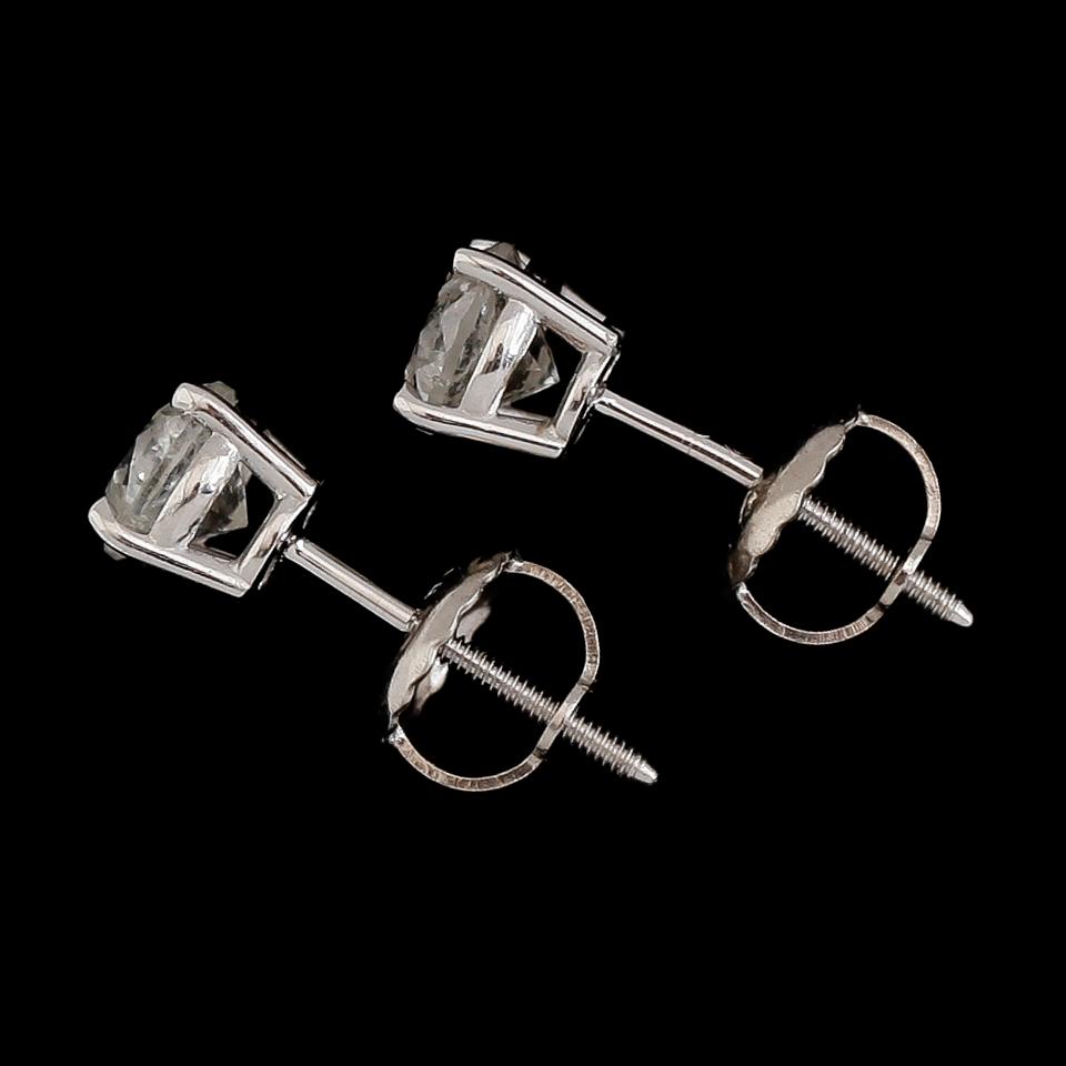 ÖRHÄNGEN, 1 par, 14 k vitguld, briljantslipade diamanter tot ca 0.88 ct.