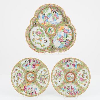 A set of two porcelain plates and dish from Kanton, China, early 20th century.