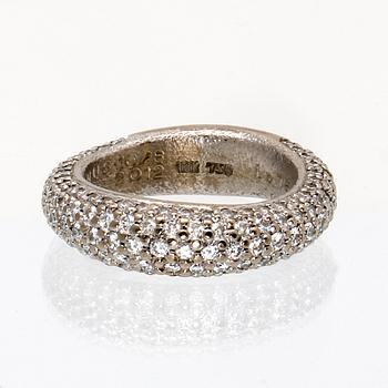 Ole Lynggaard ring 18K vitguld med 159 briljanter 1,75 ct totalt TW VS, "Love Collection", original etui.