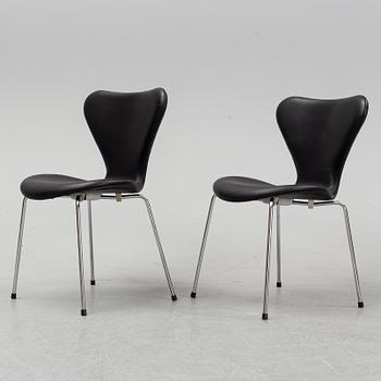 Arne Jacobsen, a set of six "Sjuan" chairs for Fritz Hansen, Denmark.