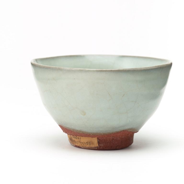 Uichi Shimizu, An Uichi Shimizu glazed stoneware teabowl, Japan.