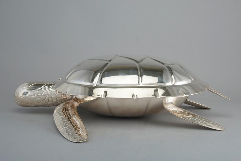 A SOUP TUREEN WITH LADLE, sterling silver, J. A.  Tarkiainen Helsinki 2000. Length 45 cm, weight 2248 g.