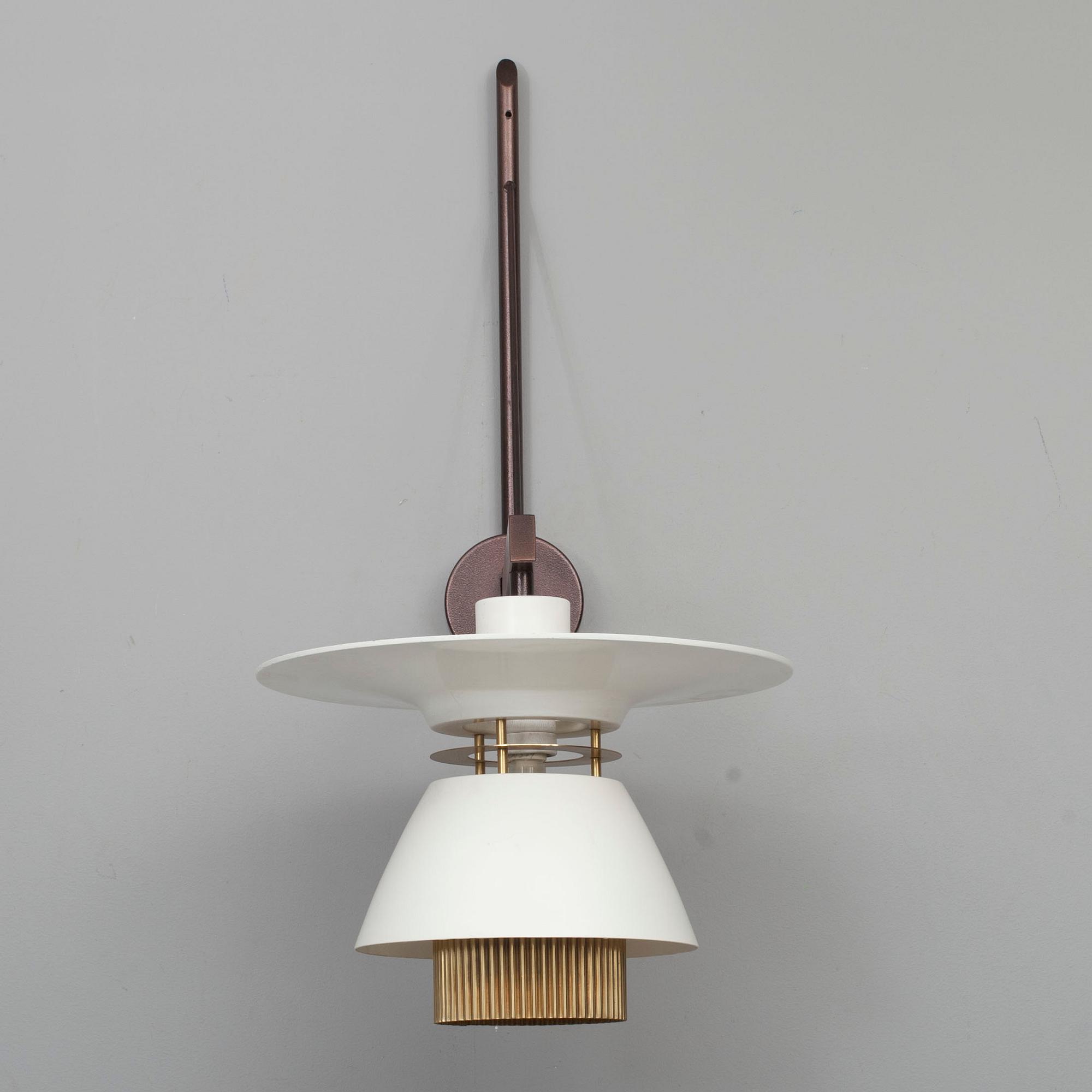 VÄGGLAMPA, skärmen av Lisa Johansson-Pape. Skärmens höjd 33 cm.