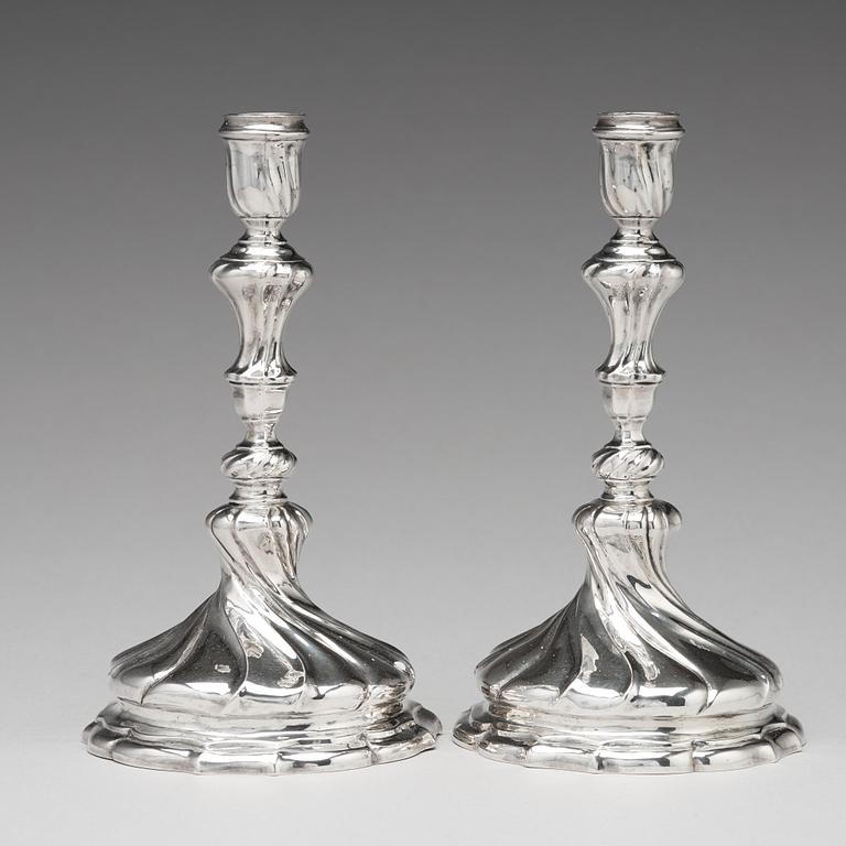 Isak Sauer, ljusstakar, ett par, silver, Stockholm 1755. Rokoko.