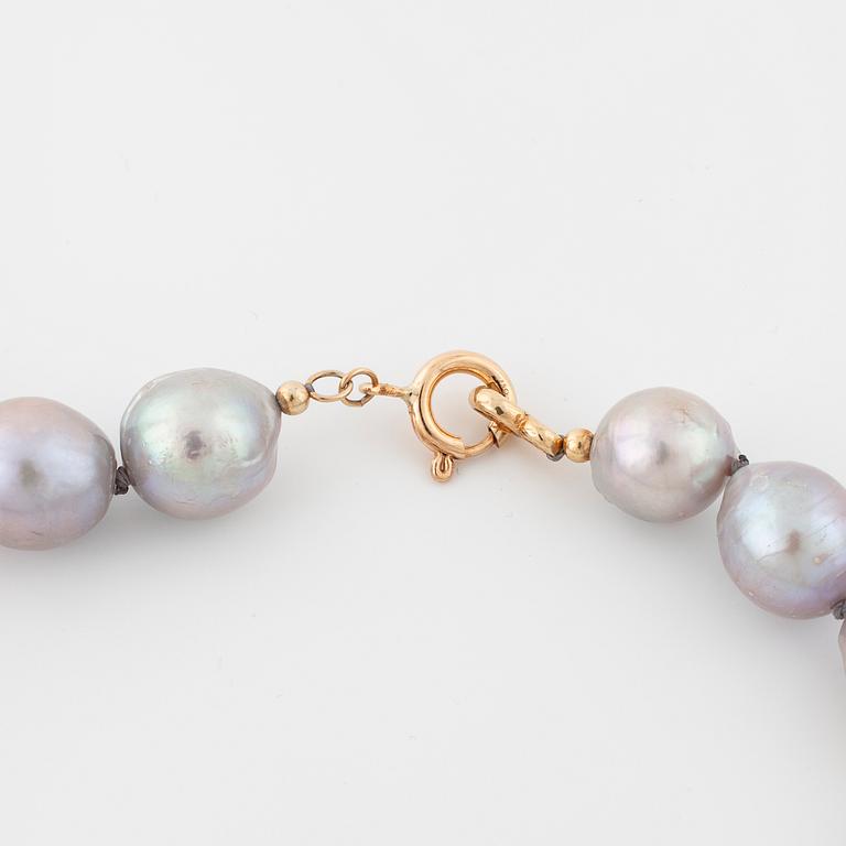 A beryll and cultured pearl necklace.