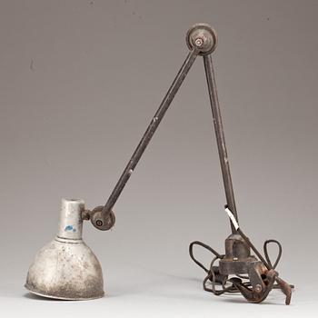 SKRIVBORDSLAMPA, industrimodell. 1900-talets första hälft.