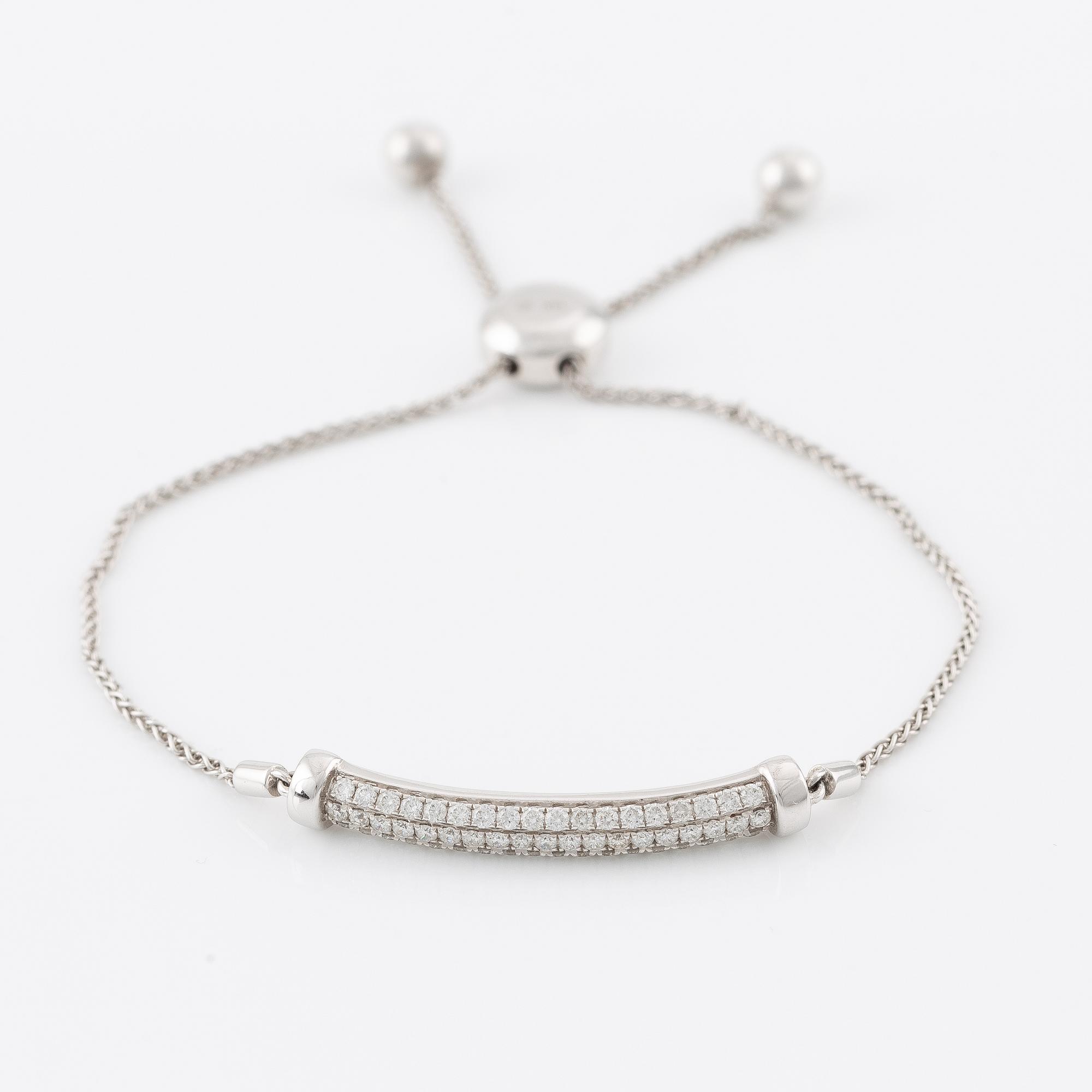 Bracelet, 14K white gold with brilliant-cut diamonds.