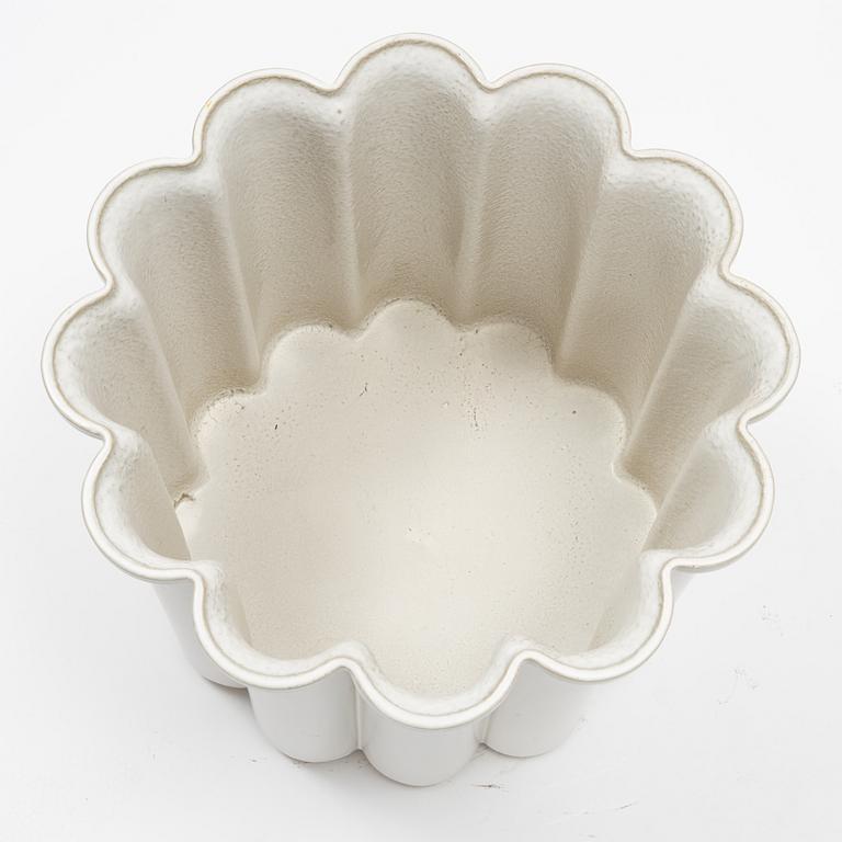 Karin Björquist, a stoneware 'Wave' plant pot, Gustavsberg, 1980's.