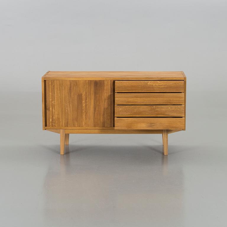 SIDEBOARD, ek, "Rekord" design Nils Troedsson, Troeds, 2000-tal.