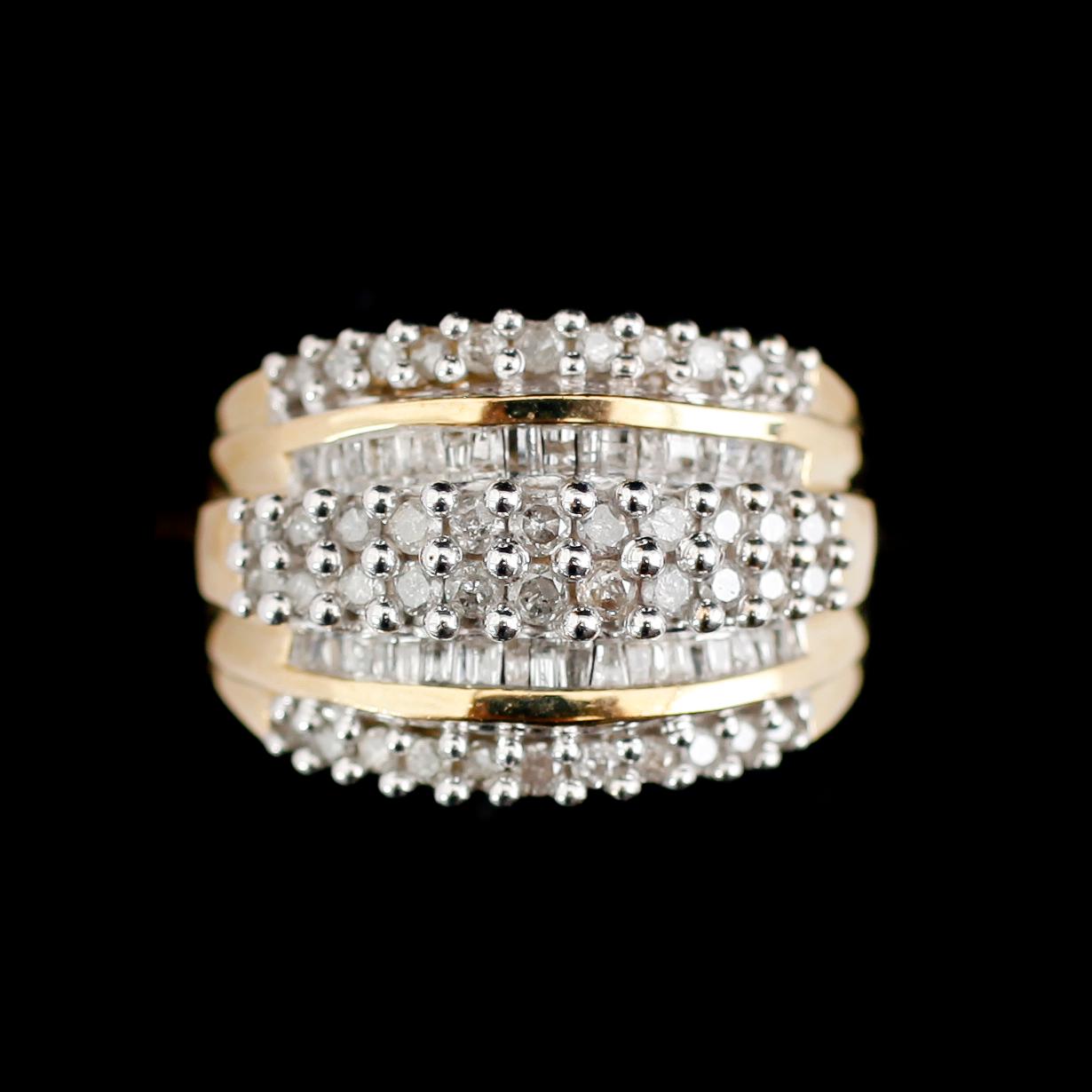 RING, 10 k guld, briljant och baguetteslipade diamanter totalt ca 1.50 ct.