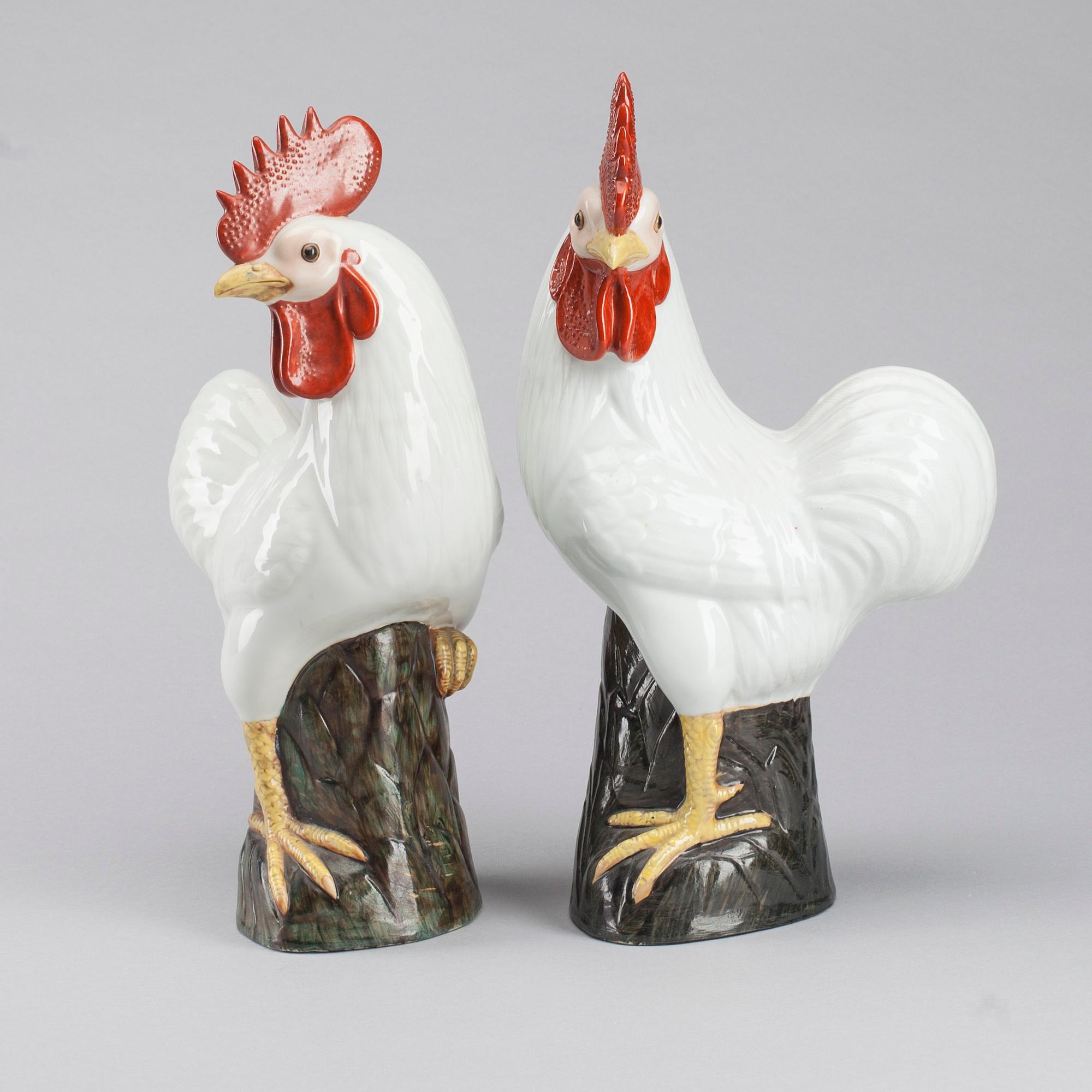 FIGURINER, 2 st, porslin, Kina 1900-talets första kvartal.
