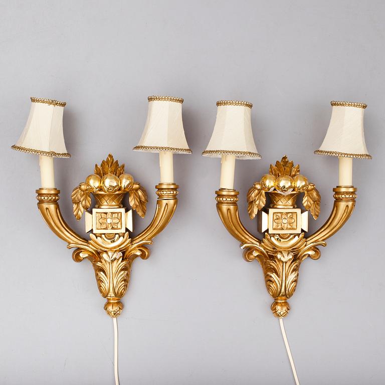 VÄGGLAMPETTER, ett par, 1900-talets andra hälft.