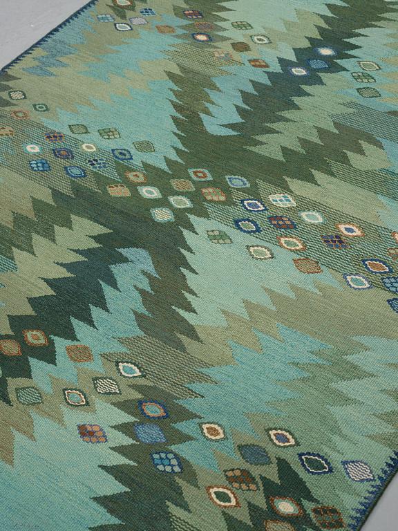 Barbro Nilsson, Matto, "Tånga grön", flat weave, ca 234 x 169-171 cm, signed AB MMF BN.