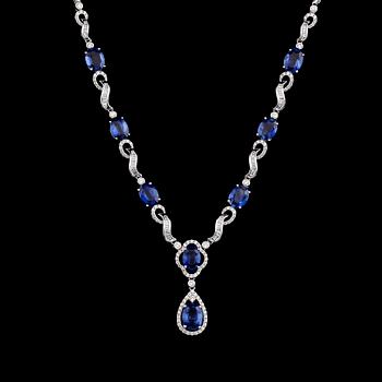 COLLIER, 18K vitguld, diamanter tot ca 1.49 ct, kyaniter tot ca 13.86 ct. Vikt ca 20 g.