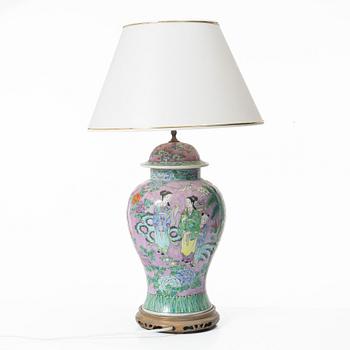 A porcelain table lamp, China, 20th century.
