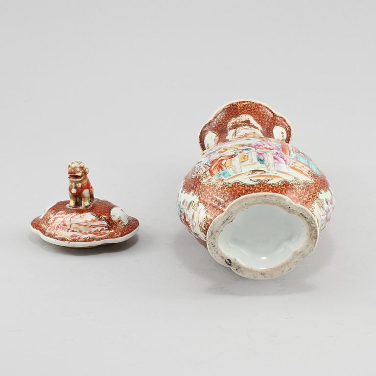 VAS, porslin, Kina, 1800-tal.