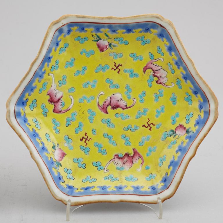 Two famille rose tazzas, late Qing dynasty, circa 1900.